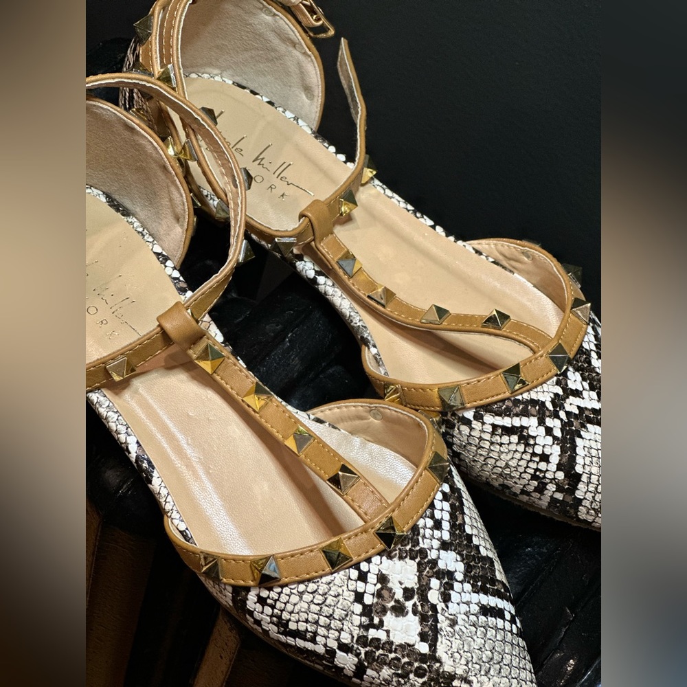 ✨BRAND NEW✨ Nicole Miller Studded Flats